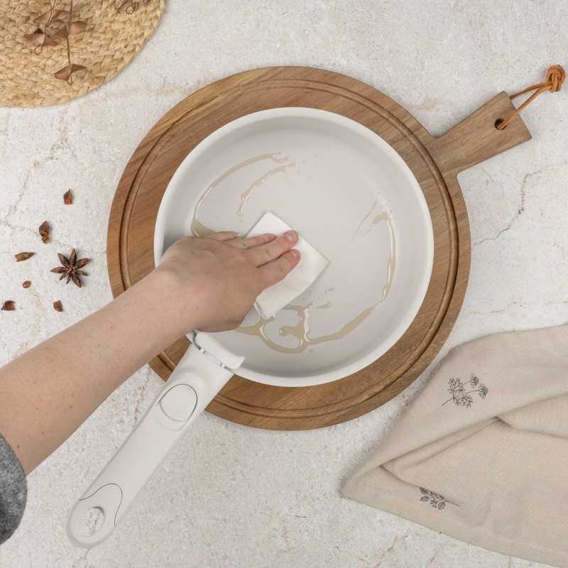 BERLINGERHAUS Sada nádobí s titanovým povrchem 12 ks Sahara Collection BH-8247