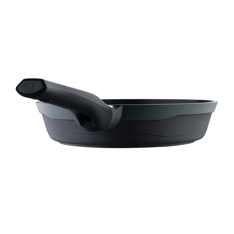 MASTERPRO Pánev s nepřilnavým povrchem GASTRO 20 cm BGMP-8100