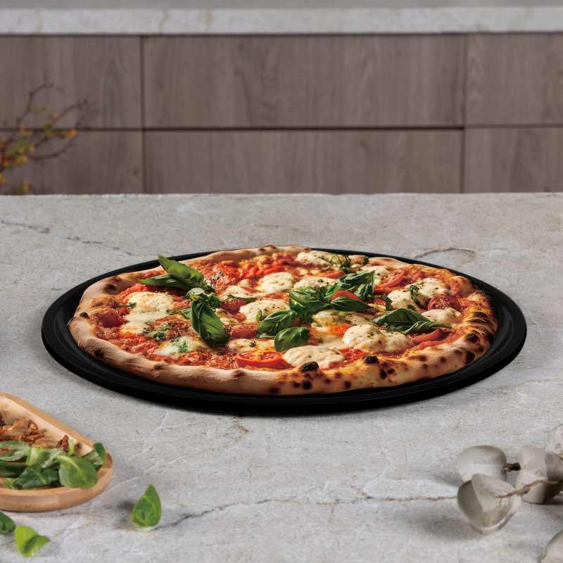 BERLINGERHAUS Pánev na pizzu s titanovým povrchem 36 cm Matte Black Collection BH-7928