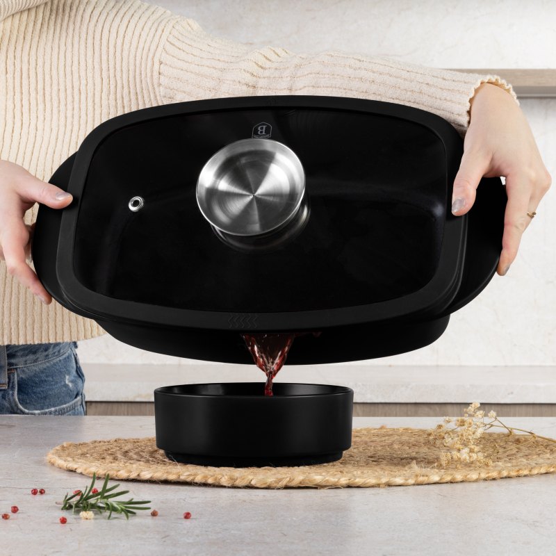 Pekáč s poklicí s titanovým povrchem Matte Black Collection