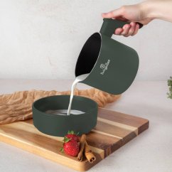 Mlékovar s titanovým povrchem 1,2 litru Matte Green Collection Mlékovar s titanovým povrchem 1,2 litru Matte Green Collection