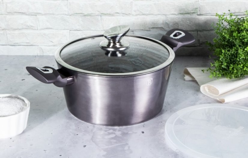 Kastrol s poklicí s mramorovým povrchem 24 cm Carbon PRO Line