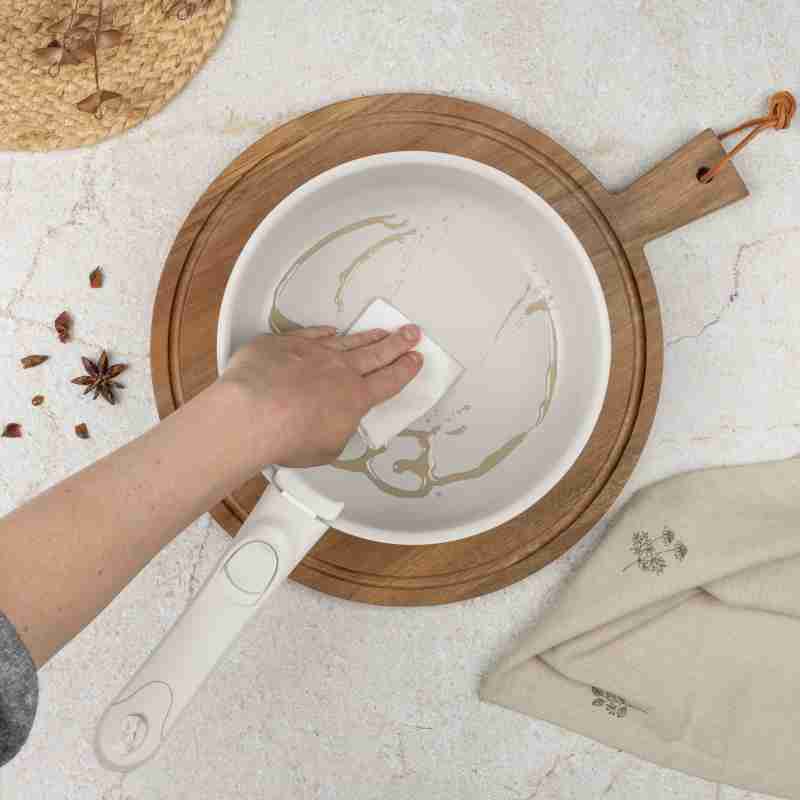 Sada nádobí s titanovým povrchem 13 ks Sahara Nordic Collection