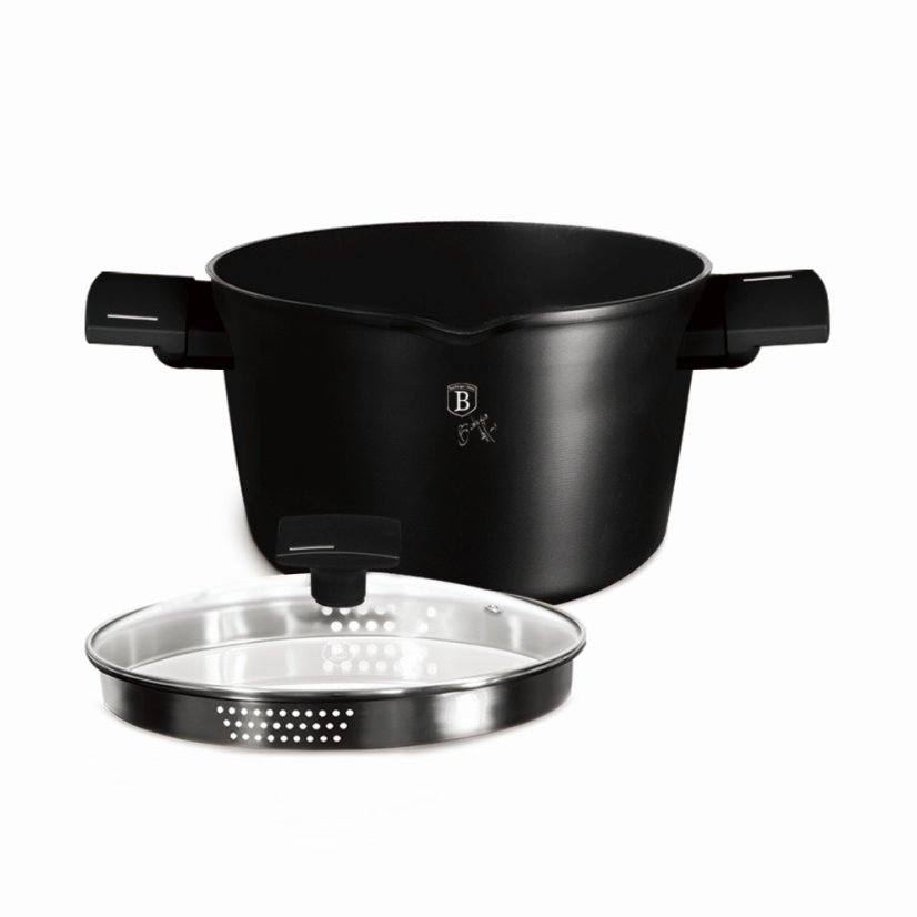 Kastrol s poklicí a titanovým povrchem a poklicí 24 cm Matte Black Collection