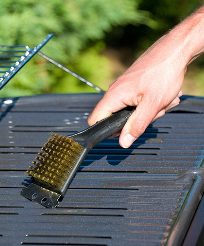 Čisticí kartáč na gril 2v1 (škrabka + štětiny) BBQ Brush