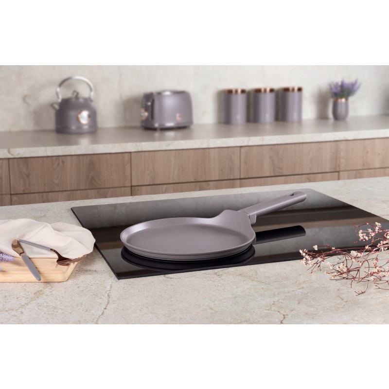 Pánev na palačinky s titanovým povrchem 25 cm Taupe Collection