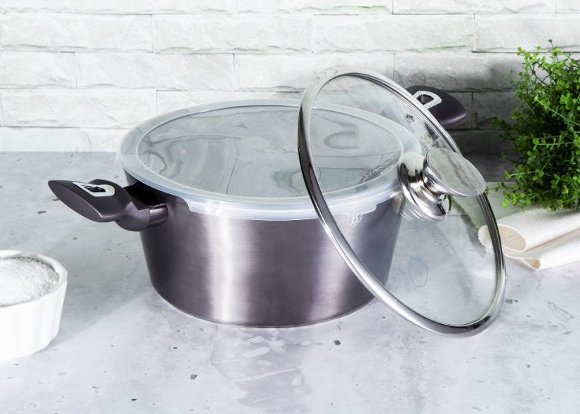 Kastrol s poklicí s mramorovým povrchem 24 cm Carbon PRO Line