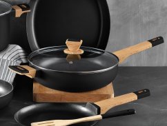 Tigaie adâncă cu suprafață antiaderentă și capac 28 cm Earth Black