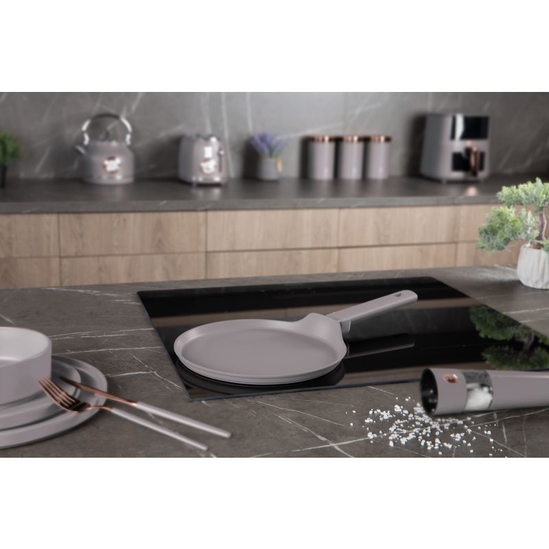 Pánev na palačinky s titanovým povrchem 25 cm Taupe Collection