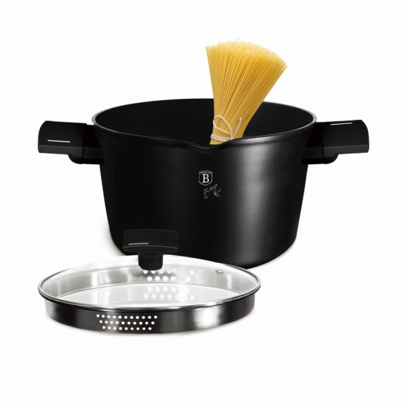 Kastrol s poklicí a titanovým povrchem a poklicí 24 cm Matte Black Collection