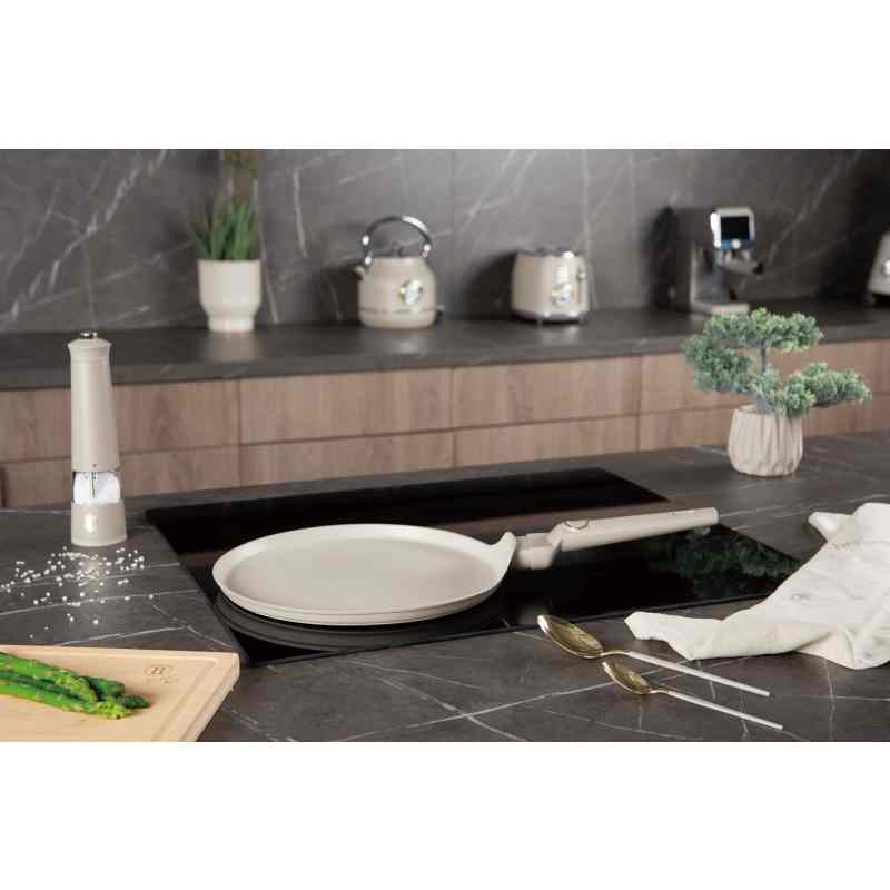 Pánev na palačinky s titanovým povrchem 28 cm Sahara Collection