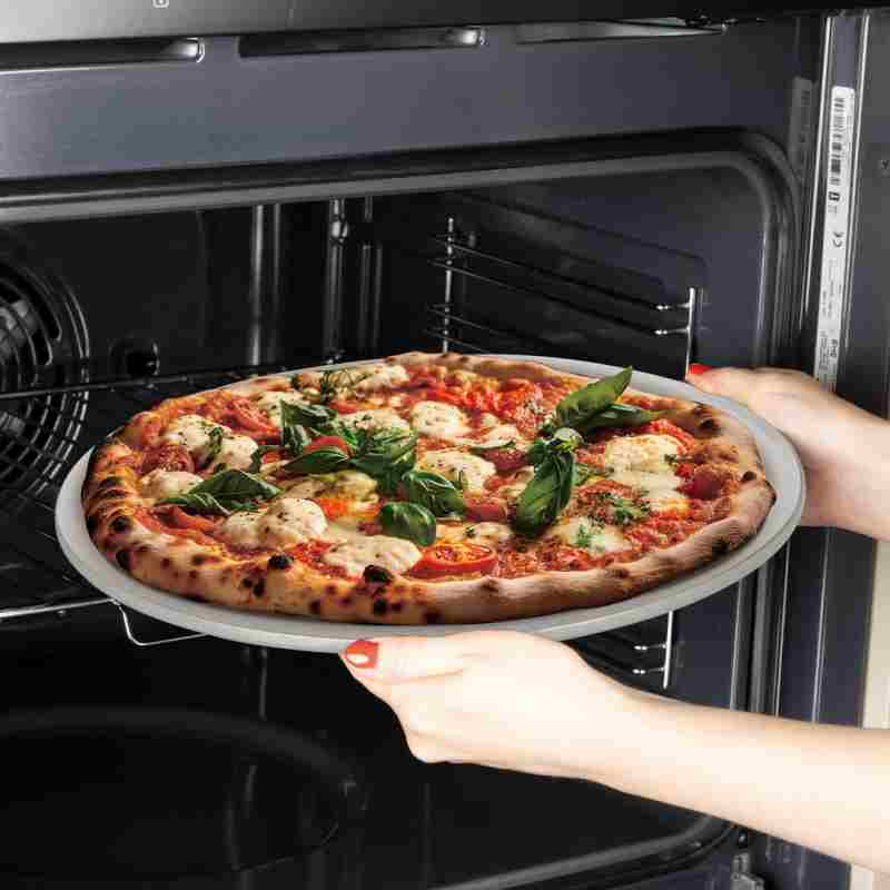 Pánev na pizzu s titanovým povrchem 32 cm Sahara Collection