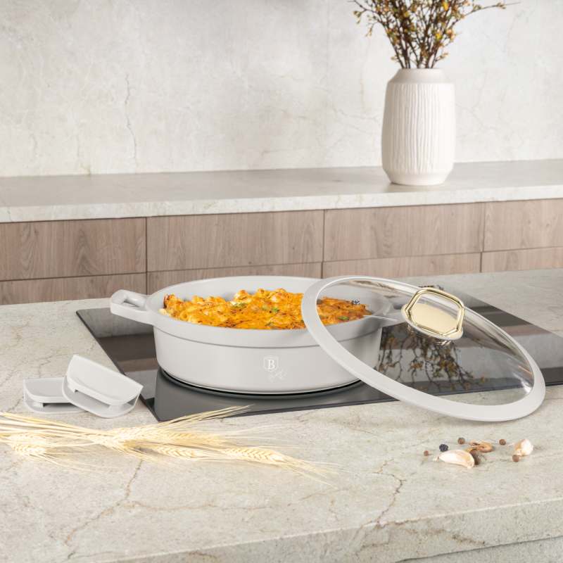 Pekáč s titanovým povrchem a poklicí 28 cm Sahara Collection