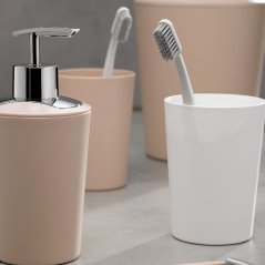 Pohár MARTA plastik černá H 11cm / Ř 8cm Pohár MARTA plastik černá H 11cm / Ř 8cm