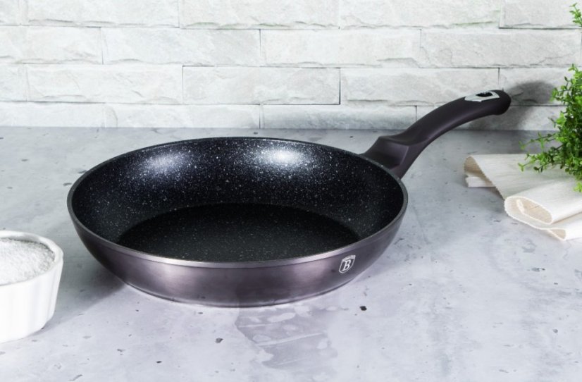 Pánev s mramorovým povrchem 28 cm Carbon PRO Line