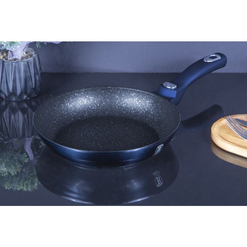 Pánev s odnímatelnou rukojetí + víko 24 cm Metallic Line Aquamarine Edition