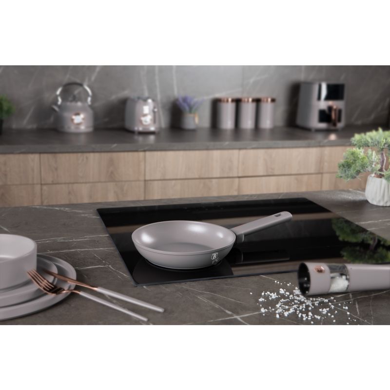 Pánev s titanovým povrchem 20 cm Taupe Collection