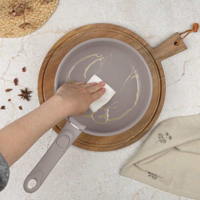 Sada nádobí s titanovým povrchem 9 ks Taupe Collection