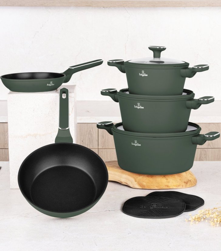 Sada nádobí s titanovým povrchem 15 ks Matte Green Collection