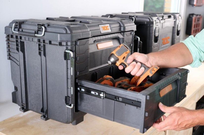 Box Keter ROC Pro Gear 2.0 s dvoma zásuvkami