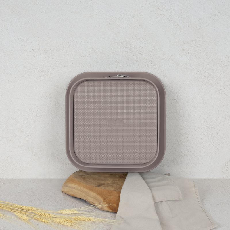 Forma na dort s titanovým povrchem 28x28 cm Taupe Collection