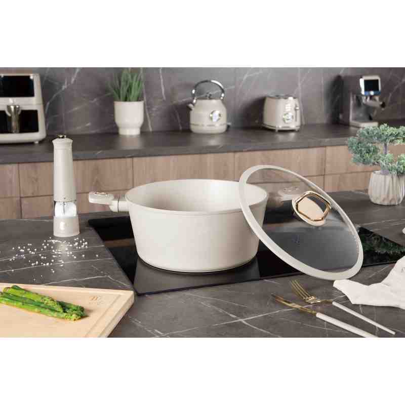 Caserola cu suprafata din titan si capac 28 cm Sahara Collection