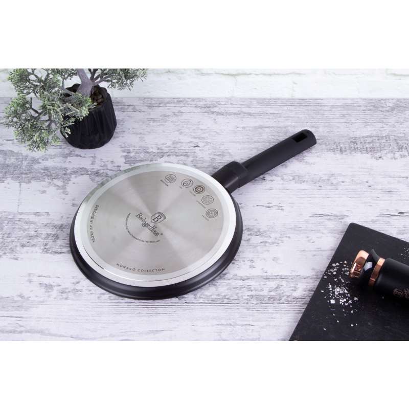 Pánev na palačinky s titanovým povrchem 25 cm Monaco Collection