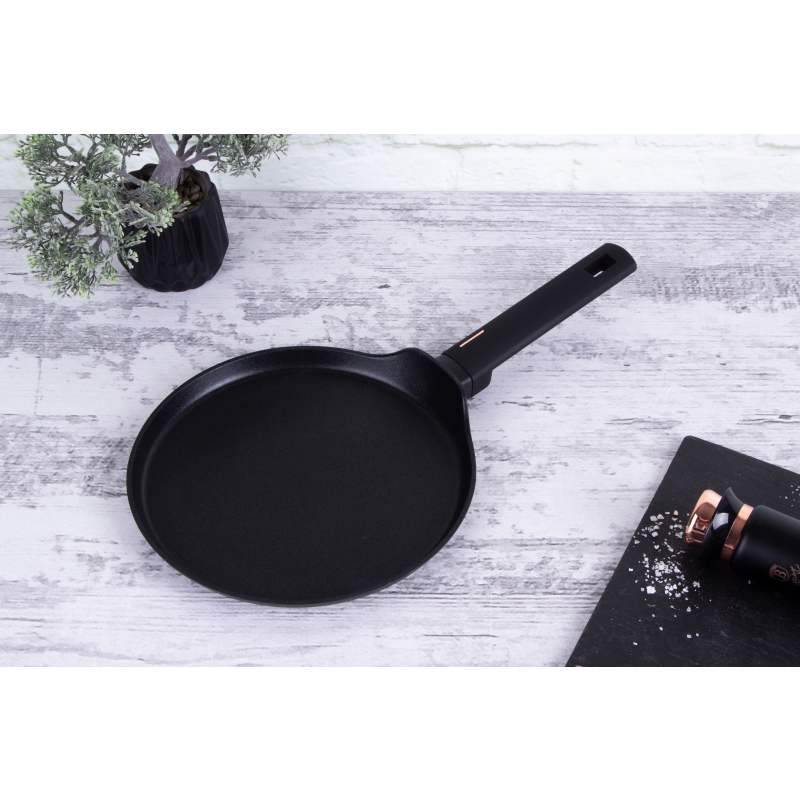 Pánev na palačinky s titanovým povrchem 25 cm Monaco Collection