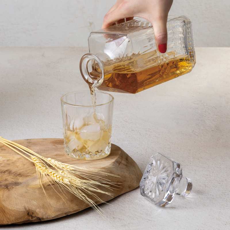 Sada lahve 750 ml a 4 ks sklenic na whisky 220 ml