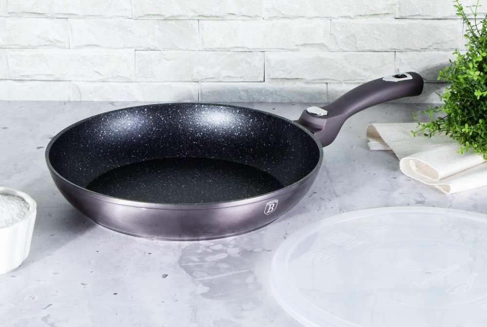 BERLINGERHAUS Panvica s odnímateľnou rukoväťou 28 cm Carbon PRO Line BH-6913