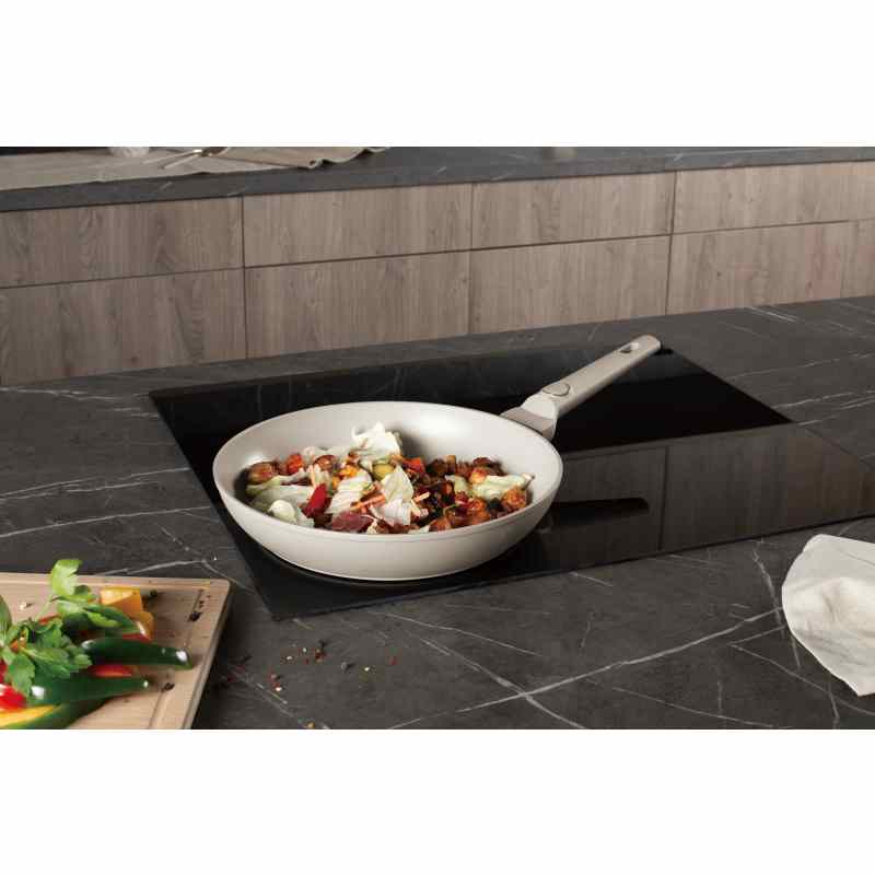 BERLINGERHAUS Pánev s titanovým povrchem 28 cm Sahara Collection BH-8054