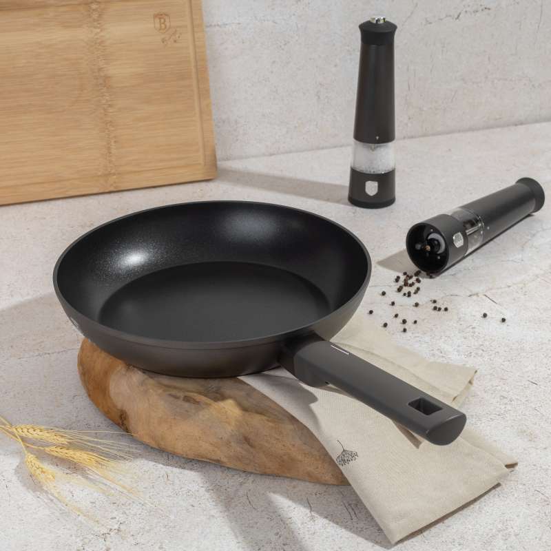 BERLINGERHAUS Pánev s titanovým povrchem 28 cm Antracit Collection BH-8114