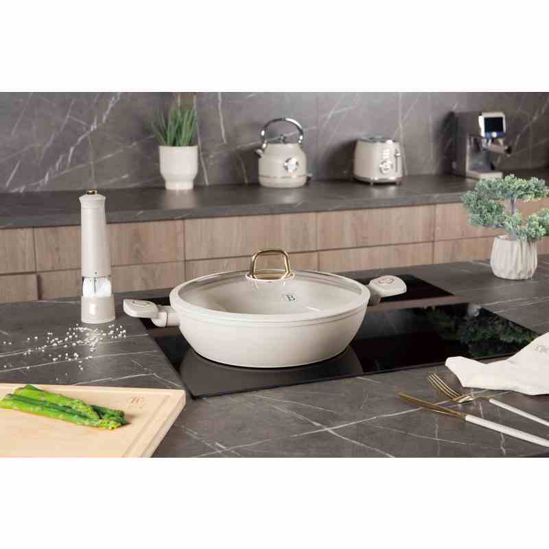 BERLINGERHAUS Pánev s titanovým povrchem a poklicí 30 cm Sahara Collection BH-8069
