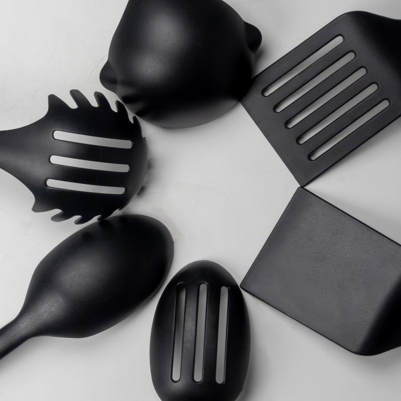 KELA Servírovací lžíce Apart plast černá KL-12634